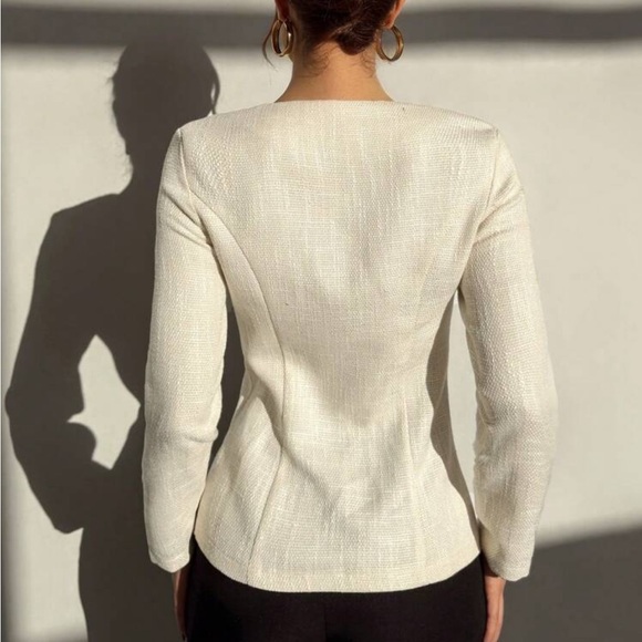 NWT Elegant Off White blazer with floral detail - Picture 2 of 5